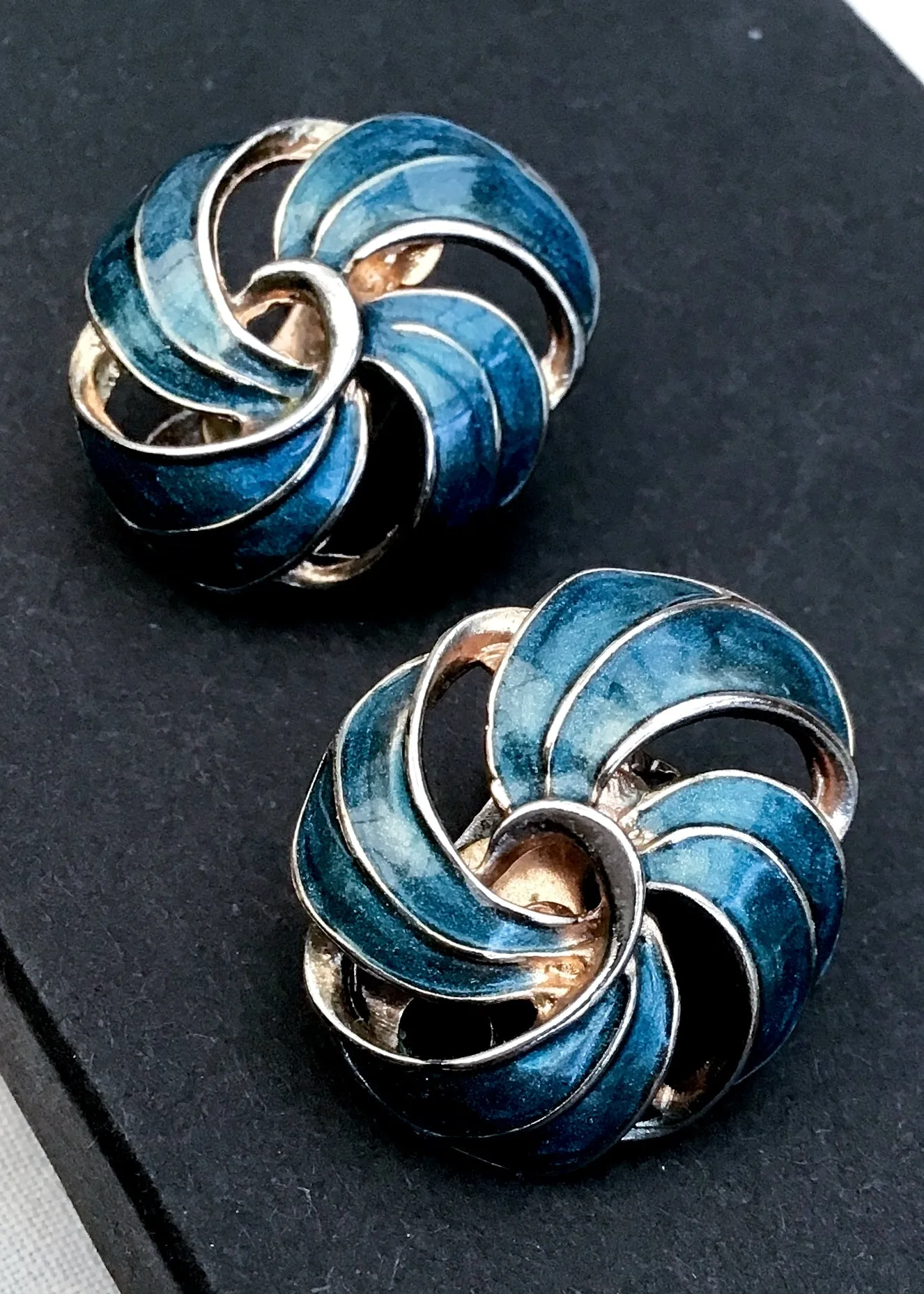 1980s Vintage Teal Enamel Swirl Clip On Earrings