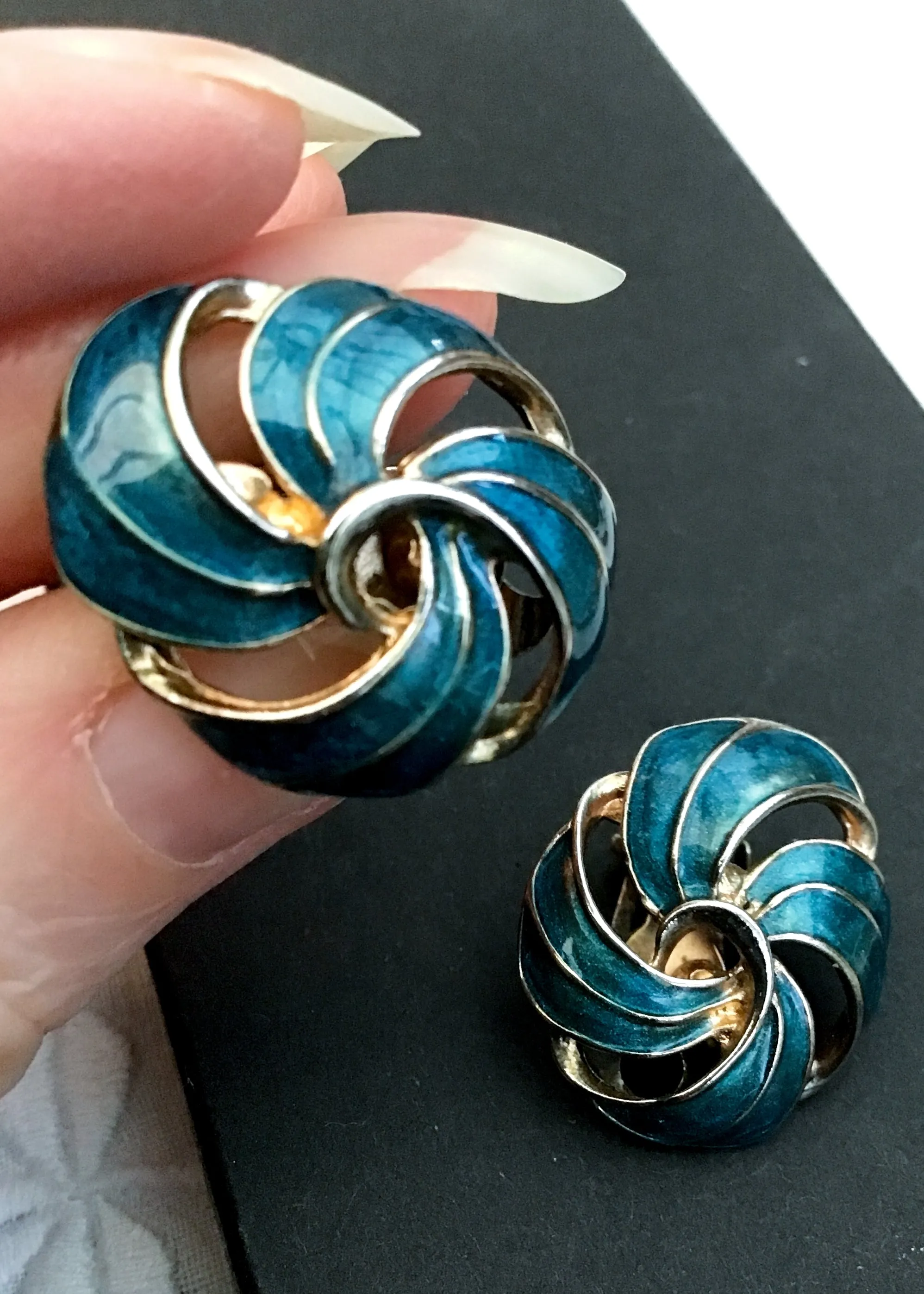 1980s Vintage Teal Enamel Swirl Clip On Earrings