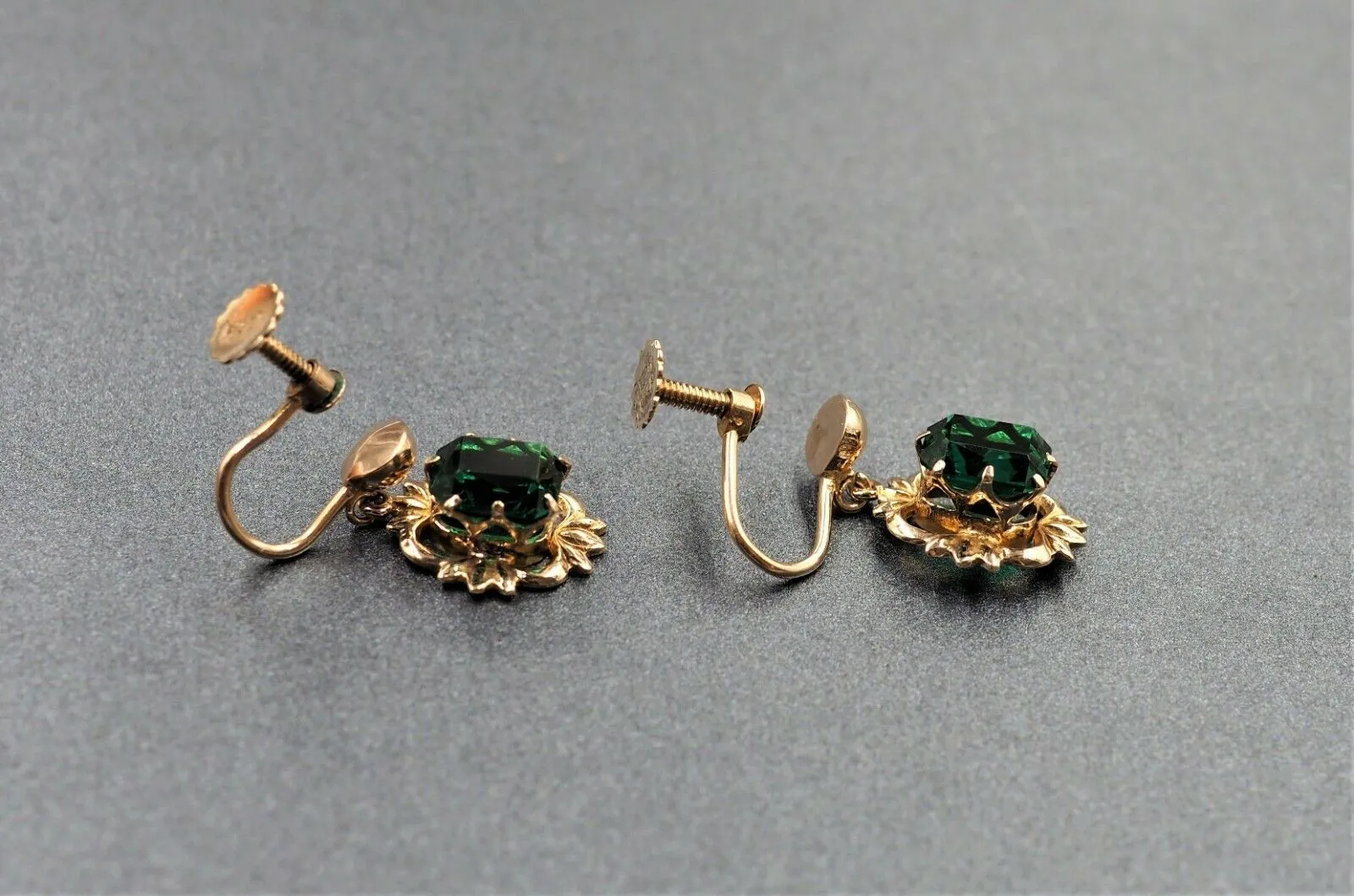 9ct Yellow Gold Emerald Screw On Earrings