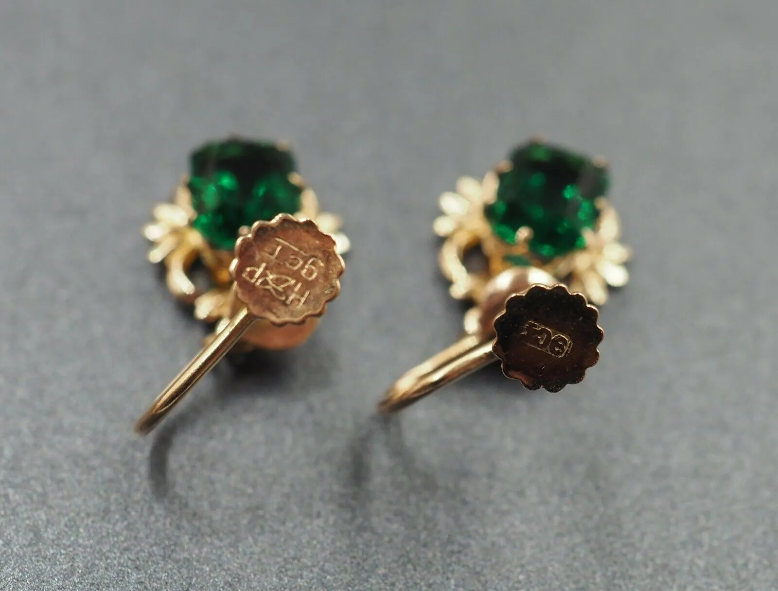 9ct Yellow Gold Emerald Screw On Earrings