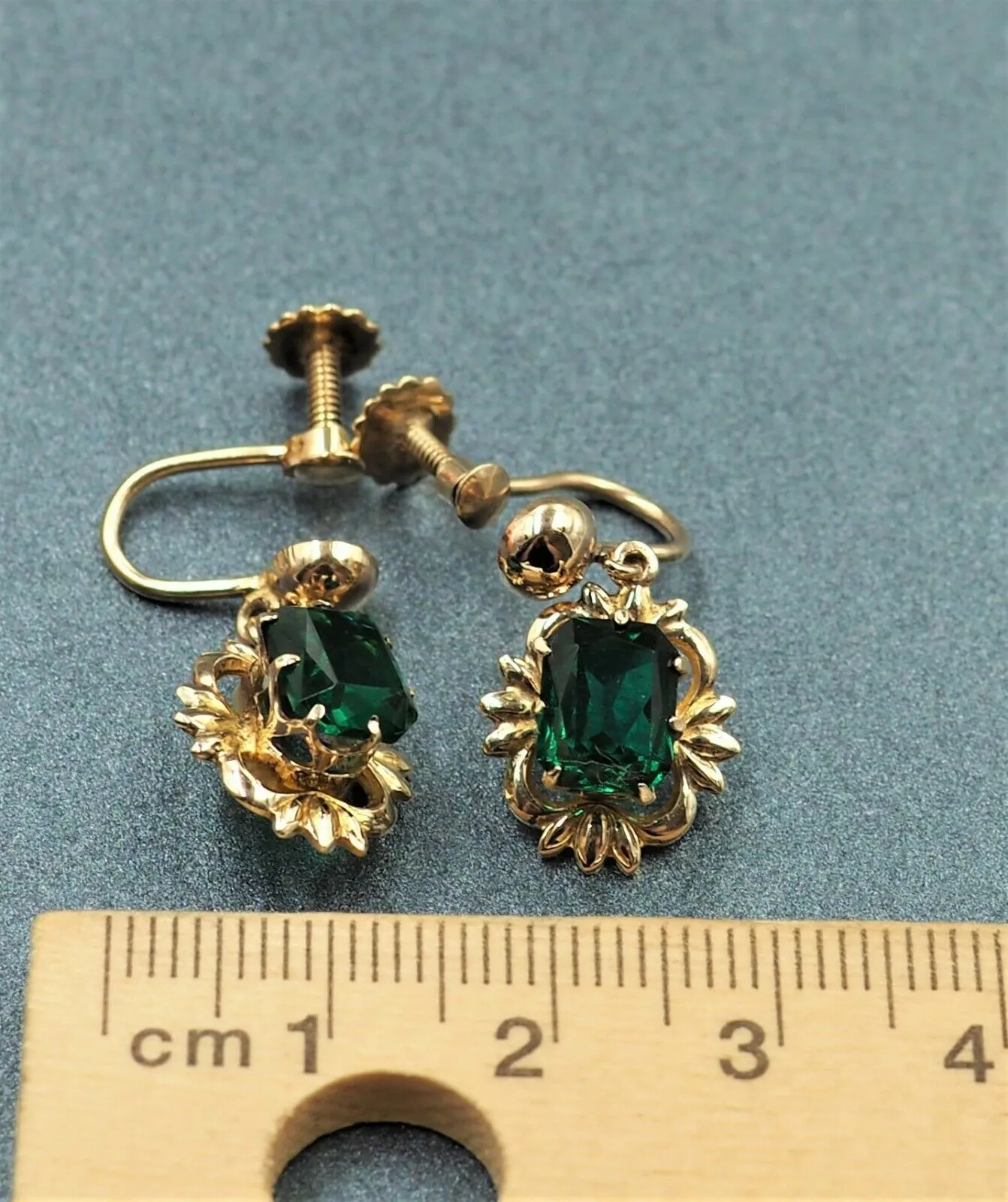 9ct Yellow Gold Emerald Screw On Earrings