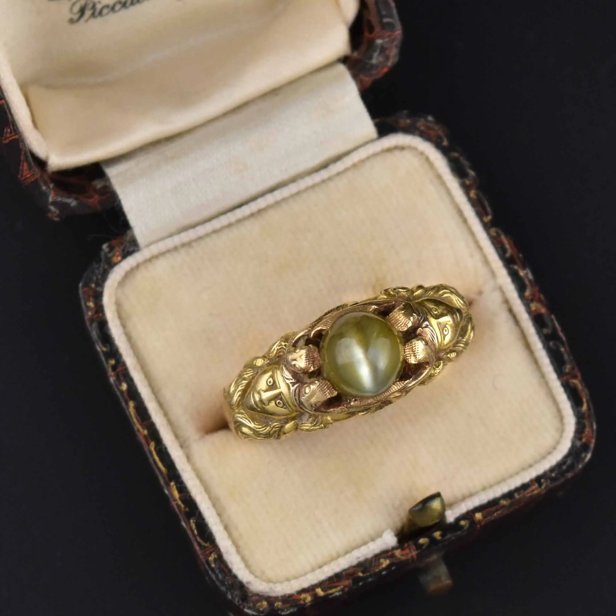 Art Nouveau 18K Gold Cat's Eye Chrysoberyl Ring, Figural Faces