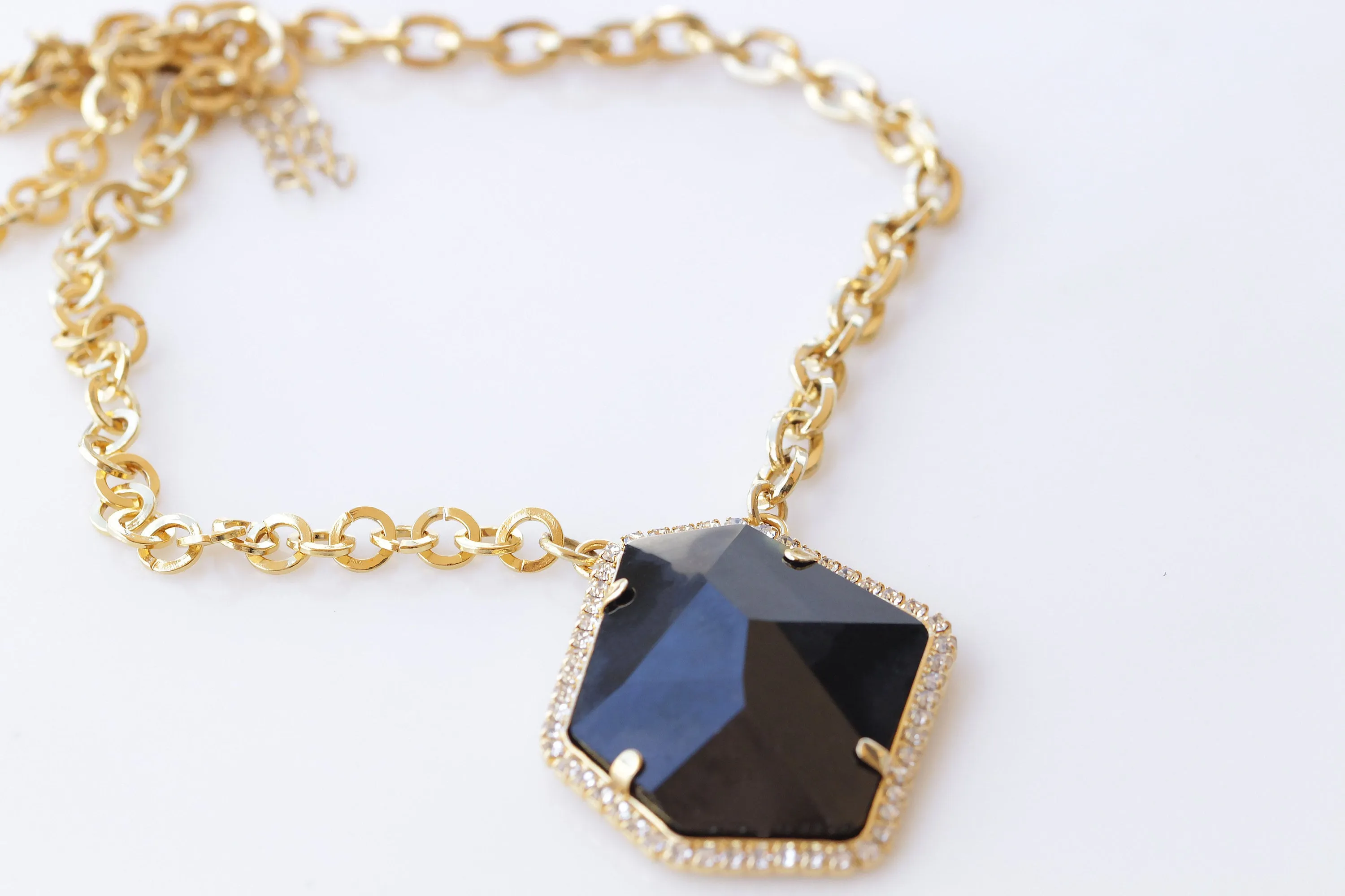 BLACK CHUNKY NECKLACE