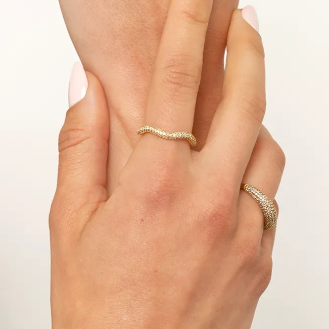 Bombë wavy ring