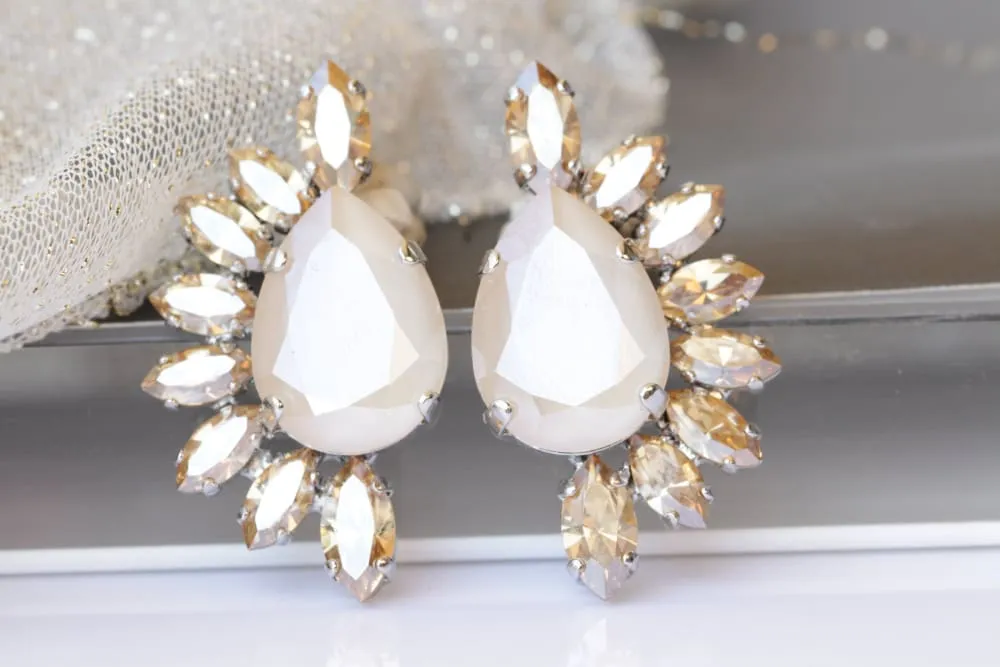 CREAM TEARDROP EARRINGS