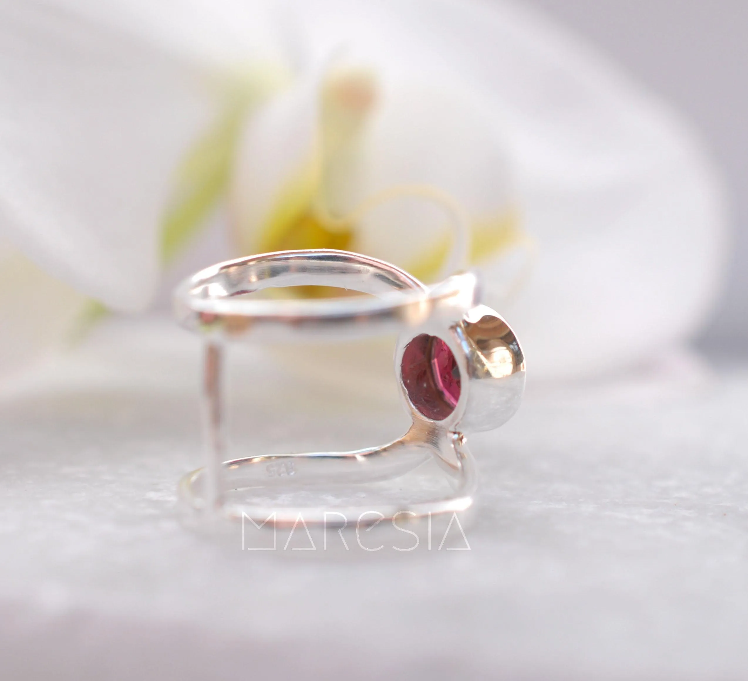 Honolulu Double Band Ring ~  Garnet ~ Sterling Silver 925 ~ MR006