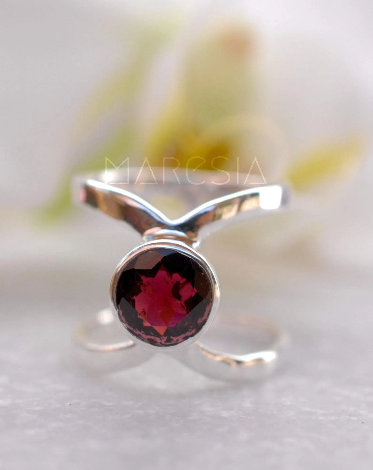 Honolulu Double Band Ring ~  Garnet ~ Sterling Silver 925 ~ MR006