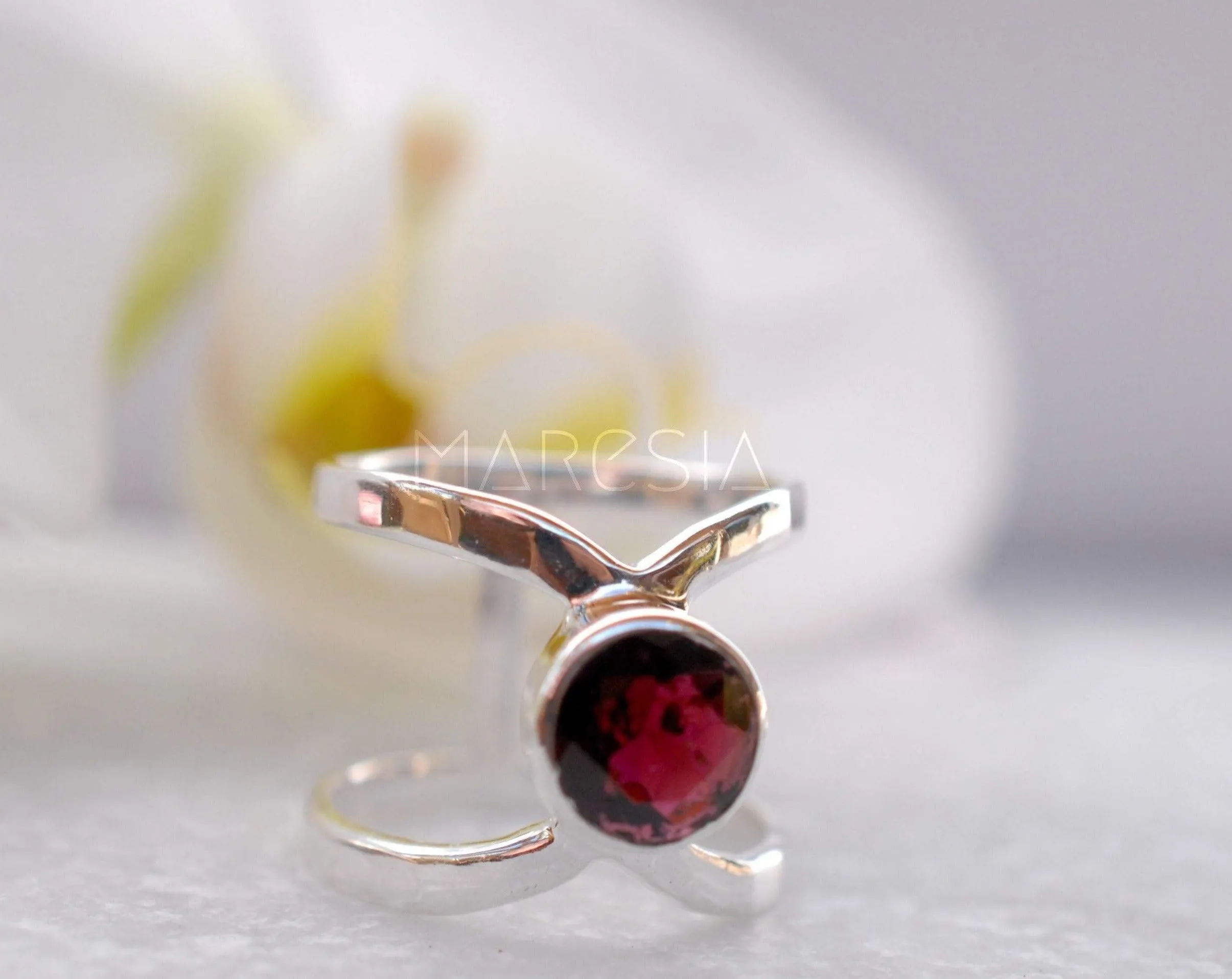 Honolulu Double Band Ring ~  Garnet ~ Sterling Silver 925 ~ MR006