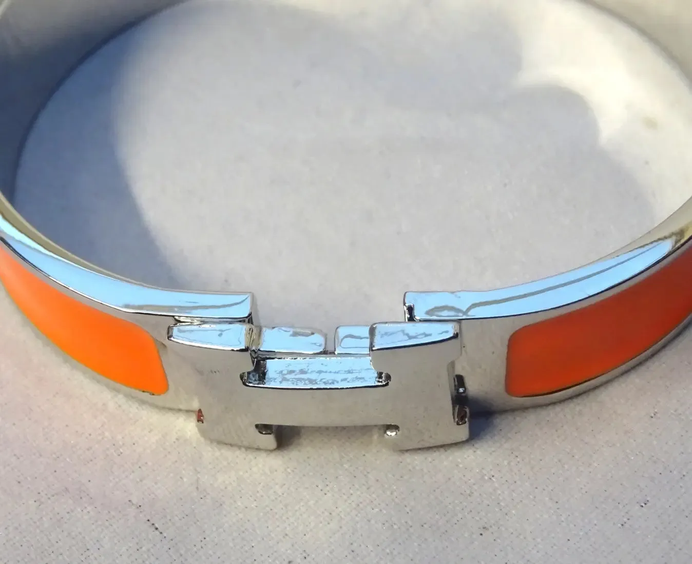 Popular Silver H New Design Trendy Orange Blue Red Black Ladies Bangle Gift