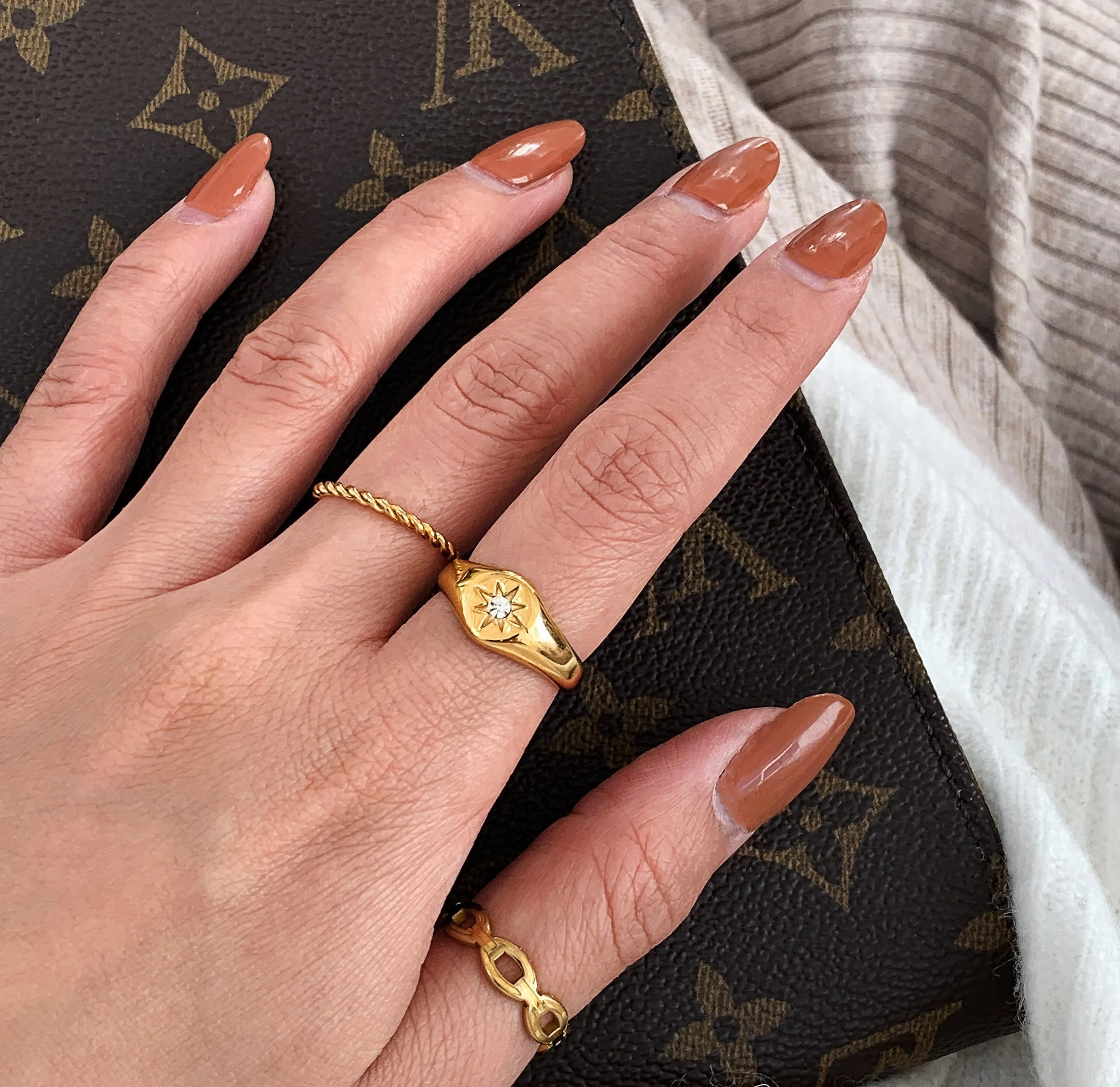 SOPHIE DAINTY GOLD TWIST STACKABLE RING BAND